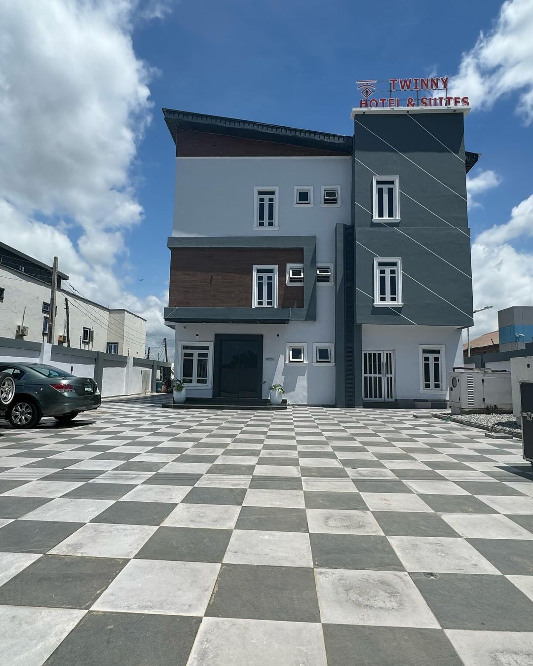 Twinny Hotels & Suites